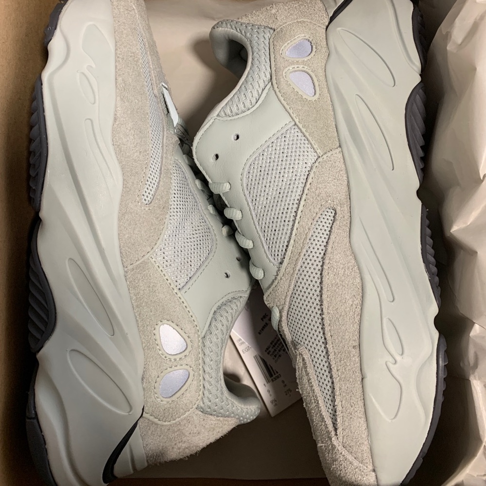 YEEZY 700 Salt